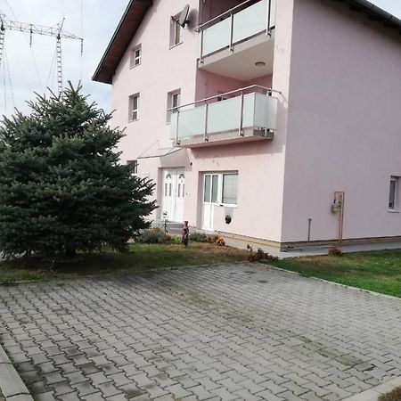 Апартаменты Slavuj Нови-Сад Экстерьер фото