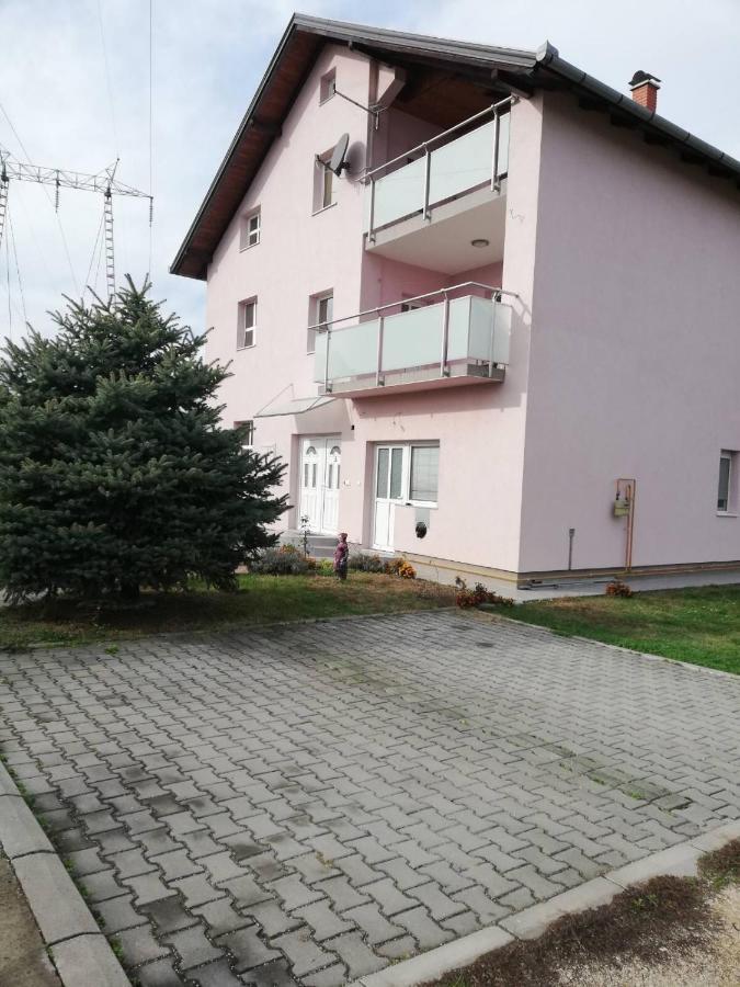 Апартаменты Slavuj Нови-Сад Экстерьер фото